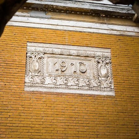Glamour Ultracentral Apartment Oradea Exterior photo